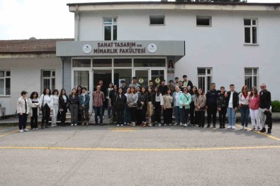 Lise Ögrencileri Düzce Üniversitesi Sanat Tasarim Ve Mimarlik Fakültesi'ni Gezdi
