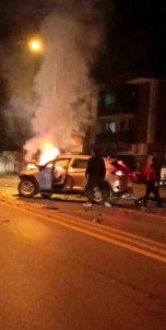 Sakarya'da Korkutan Kaza Açiklamasi Kafa Kafaya Çarpisan SUV Araç Alev Aldi