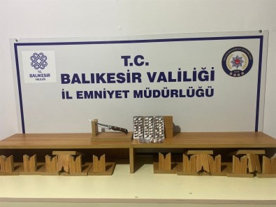 Üst Aramasinda 50 Uyusturucu, Uyarici Hap Yakalandi