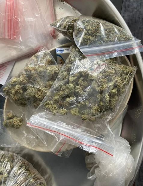 6.5 kilogram uyuşturucuyla yakaladılar… Uyuşturucu paraları da ele geçirildi