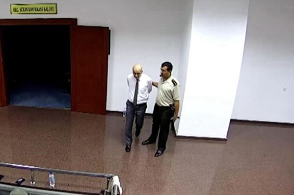 FETÖ'nün hedefinde yine vatan evlatları var: Firari terörist Adem Yavuz Arslan'dan akla ziyan 15 Temmuz yalanı