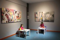 5 Yasindaki Ikiz Kardesler Yaptiklari Resimler Ile Görenleri Hayran Birakiyor