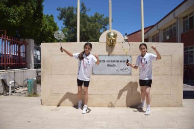 Elif Ve Melis Badminton Türkiye Sampiyonasi Yolcusu