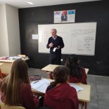 Eyüpsultan'da Lisede Dehset Açiklamasi Okuldan Atilan Ögrenci Okul Müdürünü Silahla Vurdu