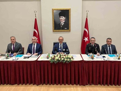 Kocaeli'de Trafik Kurali Ihlallerinin Yüzde 40'I Kirmis Isik Geçislerinden Kaynaklaniyor