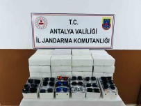 Otobüsten Bin 500 Adet Kaçak Günes Gözlügü Çikti