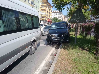 Alanya'da 4 Araçli Zincirleme Trafik Kazasi