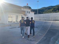 Bes Ayri Suçtan Araniyordu, Yakalandi