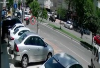 Bir Babanin En Aci Hatira Kaydi Açiklamasi Okula Ugurladigi Oglunun Kazasini Çekti, Görüntünün Yerini Çigliklar Aldi