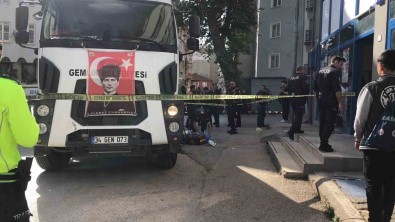 Bursa'da Yasli Kadinin Ezildigi Kazada Çöp Kamyonu Soförü Tutuklandi