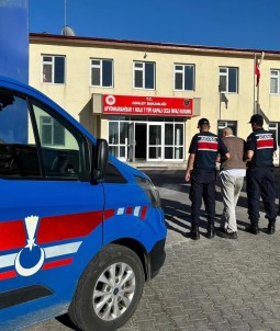 Devriye Gezen Jandarma 23 Yil 6 Ay Hapis Cezasi Ile Aranan Sahsi Yakaladi