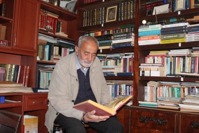 Emekli Ögretmen 66 Yildir Okudugu Kitaplarin Kaydini Tutuyor