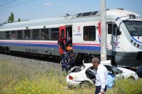 Manisa'da Tren Otomobile Çarpti Açiklamasi 1 Ölü