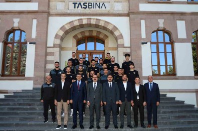 Türkiye Basketbol Ligi'ne Yükselen Takim, Baskan Altay'i Ziyaret Etti