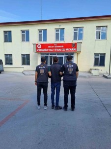 4 Yil Hapis Cezasi Ile Aranan Sahsi Polis Yakaladi