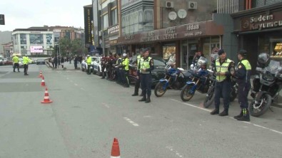 Arnavutköy'de Trafik Haftasi'nda Sürücülere Kurallar Hatirlatildi