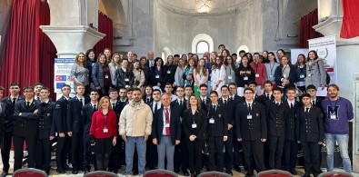 Çesme'deki Lise, 5 Ülkedeki Lise Ile Is Birligi Yapti