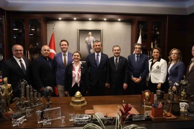 CHP Genel Baskani Özel, Eskisehir'de Merkez Belediyeleri Ziyaret Etti