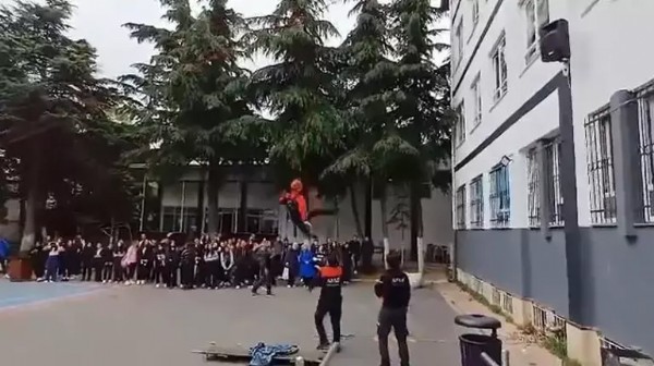 Bakırköy Anadolu Lisesi'nde korku dolu anlar! AFAD açıklama yaptı
