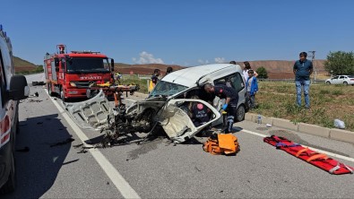 Otomobil Ile Ticari Araç Çarpisti Açiklamasi 7 Yarali