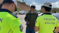 Üçüncü Kez Alkollü, Ikinci Kez Ehliyetsiz Yakalandi, 'Baska Bir Ceza Yazin' Dedi Haberi