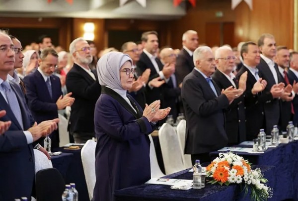 Başkan Erdoğan, eşi Emine Erdoğan ile birlikte Kızılcahamam'da Filistin sergisini gezdi