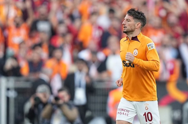 Mertens'ten Galatasaray kararı! Futbolu bırakacağı tarihi açıkladı