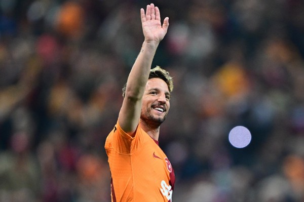 Mertens'ten Galatasaray kararı! Futbolu bırakacağı tarihi açıkladı