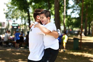 Esenler'de 'Sevgi Engel Tanimaz' Piknigi Düzenlendi