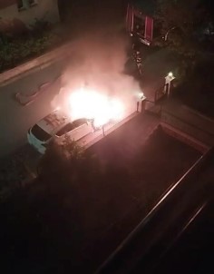 Isparta'da Alev Alan Otomobil Kullanilamaz Hale Geldi