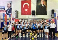 Kadin Ve Erkek Saglikçilar Turnuvanin Sampiyonu