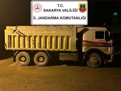 Kocaeli'nden Gelerek Sakarya'da Kimyasal Atik Dökerken Yakalandilar