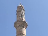 Mardin'de Minareye Yildirim Düstü