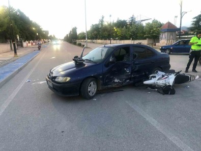 Motosikletin 15 Yasindaki Sürücüsü Trafik Kazasinda Agir Yaralandi