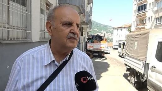 Dairedeki kötü kokulardan şikayetçi oldular gördüklerine inanamadılar! O evden kamyonlarca...
