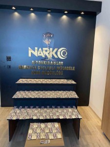 4 Bin 259 Adet Uyusturucu Hapla Yakalanan Iki Kisi Tutuklandi