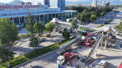 Isparta Sehir Hastanesi Üst Geçidi Yürüyen Merdivenli Hale Getirildi