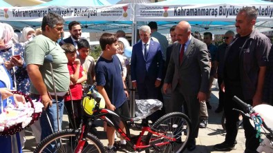 Kahramanmaras'ta 50 Yetim Çocuga Karne Hediyesi