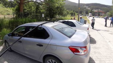Kamyonun Yolculugu Felaketle Sonuçlandi Açiklamasi Direk Söküldü, Yangin Çikti