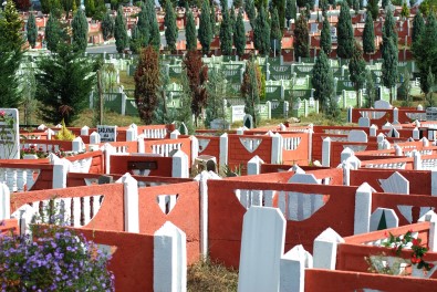 Sakarya Büyüksehir'den Bayram Arifesinde Mezarliklara Ücretsiz Ulasim