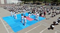 Sivas'ta 450 Kisilik Karate Gösterisi Dikkat Çekti