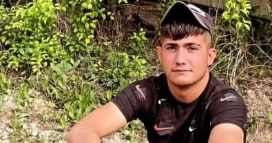 Tir Ile Çarpisan Motosiklet Sürücüsü Hayatini Kaybetti
