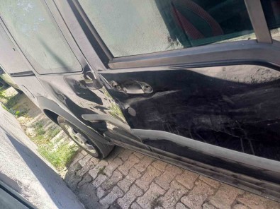 Tunceli'de Ayi, Seyir Halindeki Araca Saldirdi
