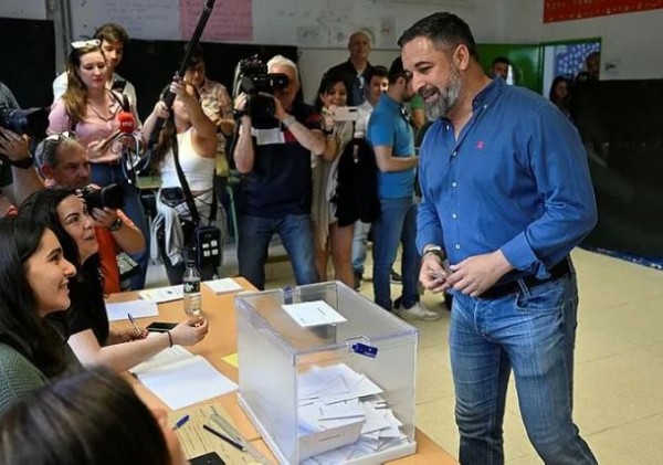 Avrupa’da sertleşme dönemi! Aşırı sağın yükselişi hükümetleri salladı