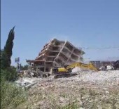 5 Katli Binanin Yerle Bir Olma Ani Kamerada