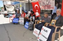 Evlat hasreti çeken aileler bayramı buruk karşılıyor