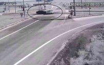 Kirmizi Isik Ihlali Kazaya Sebep Oldu Açiklamasi 3 Yarali