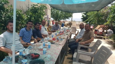 Köy Halkindan Tayini Çikan Ögretmenlere Yemekli Veda