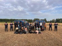 Yunanistan'a Kaçmaya Çalisan 5'I Çocuk 7'Si Kadin 22 Düzensiz Göçmen Yakalandi