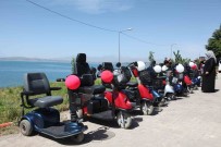 Ahlat'ta Bayram Öncesi 15 Engelliye Akülü Araç Hediye Edildi